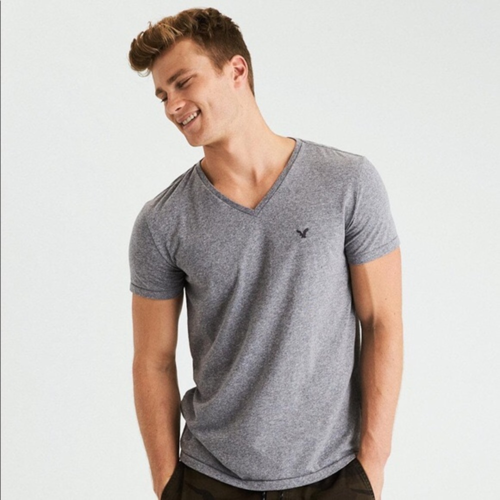 ☀️🦅 Two for $10🦅 American Eagle oatmeal v-neck t-shirt